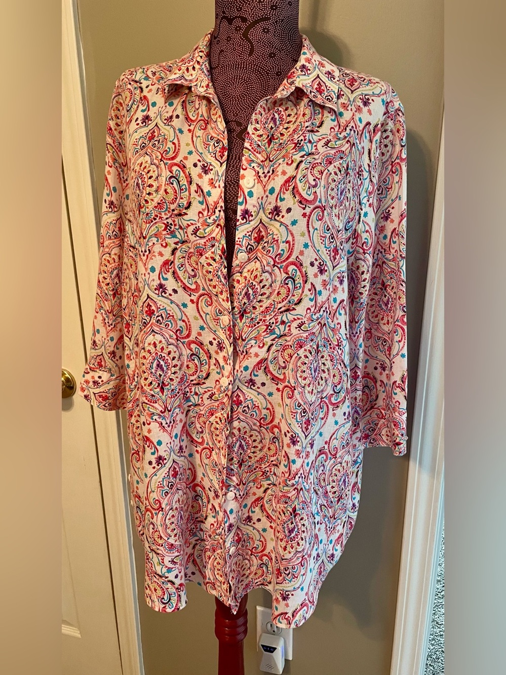 Chico’s Women's white Linen Paisley brightly colored button up blouse size 0.5